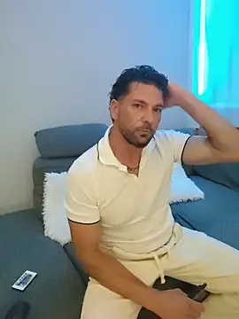 Angelo 33 online show from July 17, 2026, 8:39 pm