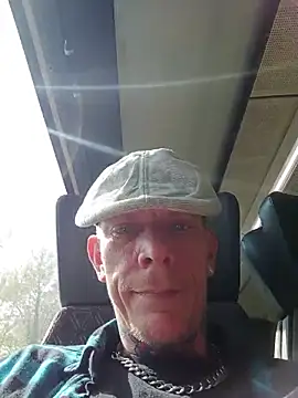 Der Schoene Penis online show from April 15, 2026, 1:15 pm