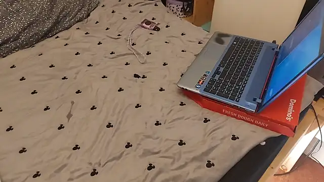 Spatgirl online show from February 14, 2026, 9:15 pm