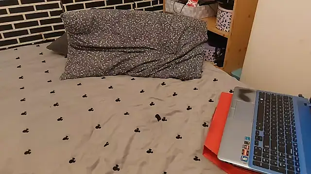 Spatgirl online show from February 18, 2026, 2:24 pm