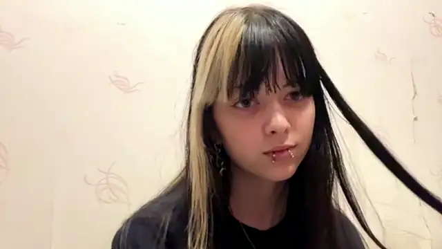 Snapshot of VeraDaisy chatting on February 12, 2026, 6:29 pm VeraDaisy online show from February 12, 2026, 6:29 pm