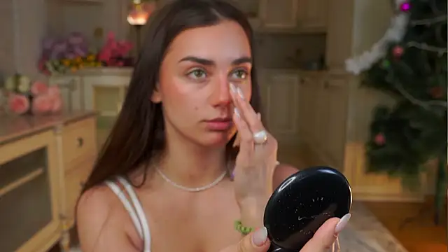 MinnaShummon online show from January 14, 2026, 2:59 am