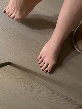 leshowcho online show from February 25, 2026, 9:47 pm