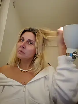 Snapshot of Amelia9798 chatting on February 22, 2026, 6:42 pm Amelia9798 online show from February 22, 2026, 6:42 pm