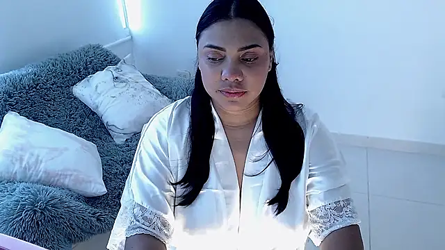 isabelateran online show from June 26, 2026, 7:52 pm
