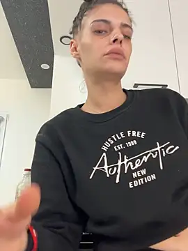 Snapshot of dear2002 chatting on February 7, 2026, 4:04 pm dear2002 online show from February 7, 2026, 4:04 pm