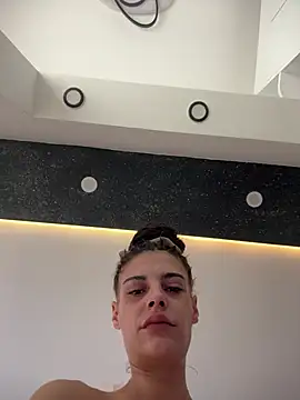 Snapshot of dear2002 chatting on February 12, 2026, 5:18 am dear2002 online show from February 12, 2026, 5:18 am