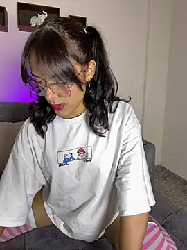 Iam Lyan  online show from May 27, 2026, 6:26 pm