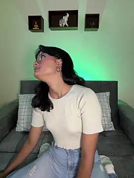 Iam Lyan  online show from April 9, 2026, 6:25 pm