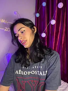 Iam Lyan  online show from February 13, 2026, 3:28 am