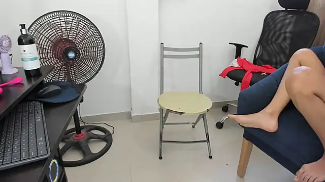 Snapshot of saskya13 chatting on February 12, 2026, 4:18 pm saskya13 online show from February 12, 2026, 4:18 pm