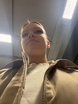 AshleyMur online show from April 16, 2026, 7:09 am