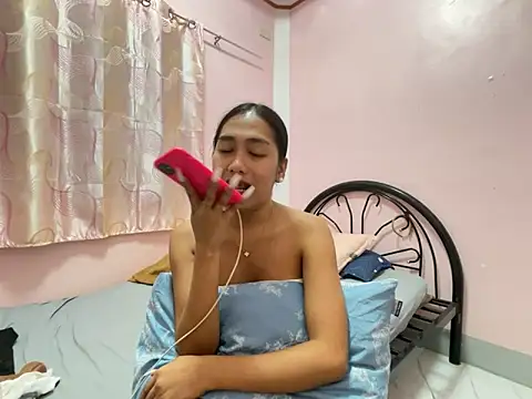 Mira Janee online show from January 18, 2026, 1:25 pm