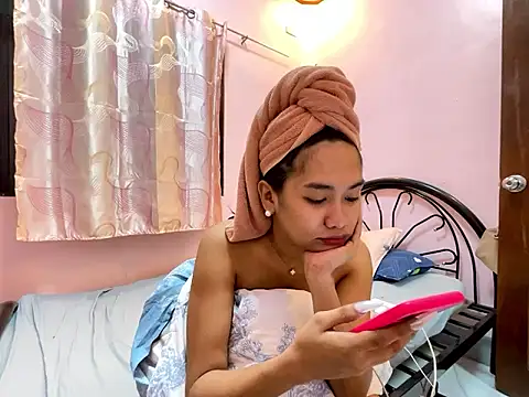 Snapshot of Mira_Janee chatting on January 9, 2026, 12:01 pm Mira Janee online show from January 9, 2026, 12:01 pm