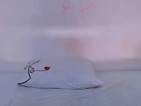 Snapshot of HONEYxPOT chatting on February 27, 2026, 1:22 pm HONEYxPOT online show from February 27, 2026, 1:22 pm