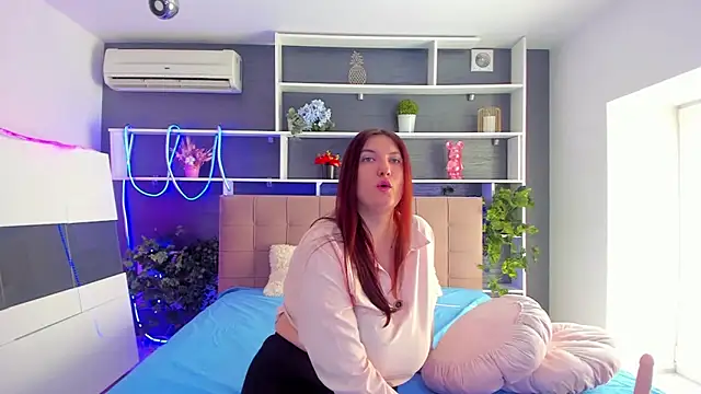 StephieRousee online show from February 10, 2026, 6:34 am