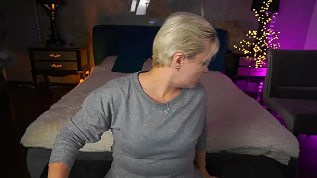 CrystalVibe online show from May 14, 2026, 5:48 am