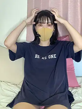 Snapshot of minami_room chatting on May 20, 2026, 6:21 am minami room online show from May 20, 2026, 6:21 am