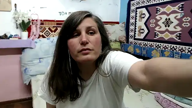Adelinemilf online show from May 14, 2026, 12:24 pm