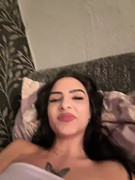 Evelin199 online show from April 6, 2026, 6:31 pm