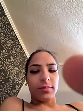 Evelin199 online show from April 10, 2026, 9:05 am