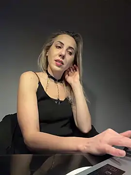ElenaWhitmore online show from February 17, 2026, 10:29 pm