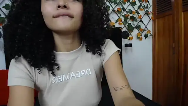 vsamanthaper1 online show from April 10, 2026, 8:05 pm