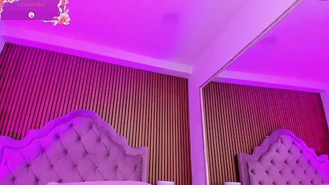 Violett hott  online show from April 1, 2026, 1:41 pm