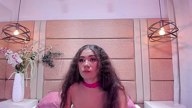 Snapshot of CamilaCastillo chatting on February 13, 2026, 8:53 pm CamilaCastillo online show from February 13, 2026, 8:53 pm