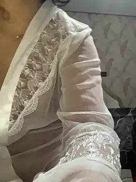 Snapshot of NaaRo-1 chatting on February 24, 2026, 9:37 pm NaaRo-1 online show from February 24, 2026, 9:37 pm