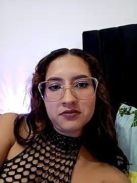 Snapshot of Sun_pussyhard chatting on January 7, 2026, 1:32 am Sun pussyhard online show from January 7, 2026, 1:32 am