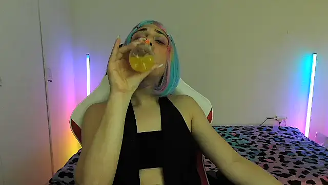 HoneyValentine online show from March 15, 2026, 8:05 pm