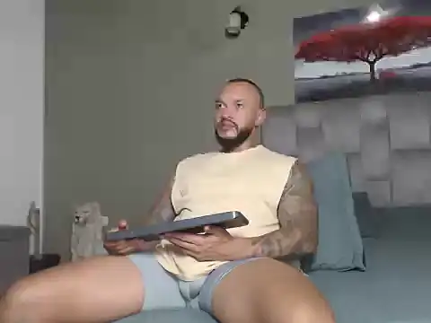 LeonGolds online show from February 18, 2026, 10:28 pm