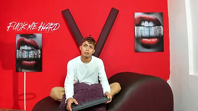 AVENGER BOYS2026 online show from March 25, 2026, 7:13 pm