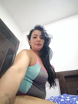 Crystal-01 online show from May 4, 2026, 2:48 am