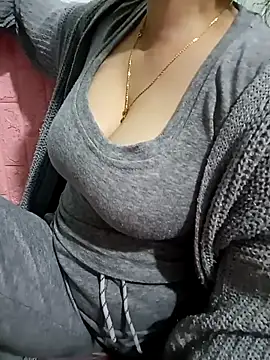 Snapshot of Tulip_Giang chatting on January 9, 2026, 4:03 pm Tulip Giang online show from January 9, 2026, 4:03 pm