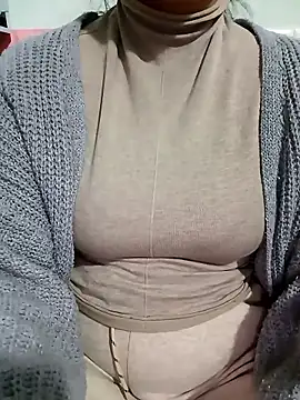 Snapshot of Tulip_Giang chatting on January 13, 2026, 4:33 pm Tulip Giang online show from January 13, 2026, 4:33 pm