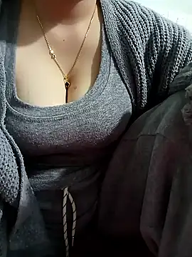 Snapshot of Tulip_Giang chatting on January 15, 2026, 12:36 am Tulip Giang online show from January 15, 2026, 12:36 am