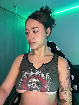 crystal dlun online show from March 30, 2026, 7:48 pm