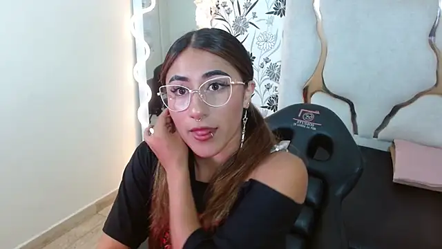 Snapshot of Livglow_tay chatting on January 7, 2026, 3:11 am Livglow tay online show from January 7, 2026, 3:11 am