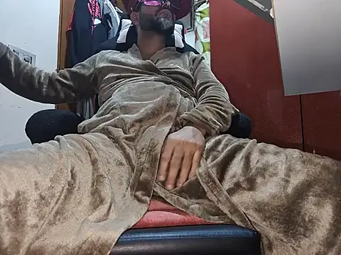 Love Sweat5 online show from February 2, 2026, 7:57 pm