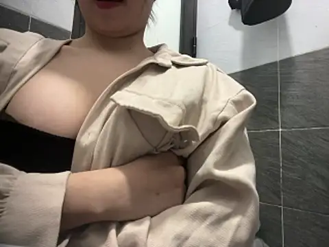 -Holly-y online show from January 6, 2026, 8:40 am