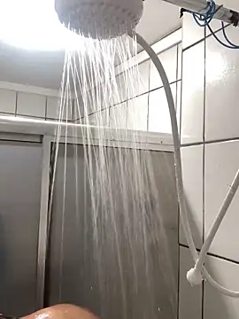 ofjuliaa online show from March 4, 2026, 6:32 am