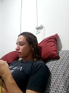 ofjuliaa online show from April 7, 2026, 2:02 am