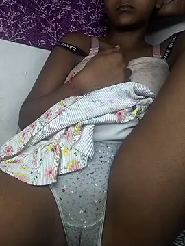 Snapshot of Royal-girl78 chatting on March 1, 2026, 4:40 pm Royal-girl78 online show from March 1, 2026, 4:40 pm