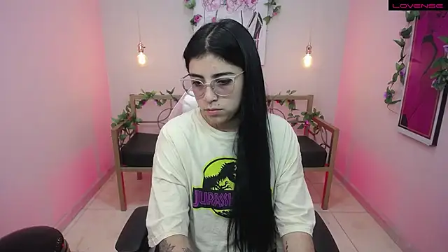 Snapshot of Adri_gomez_x chatting on July 6, 2026, 12:01 pm Adri gomez x online show from July 6, 2026, 12:01 pm