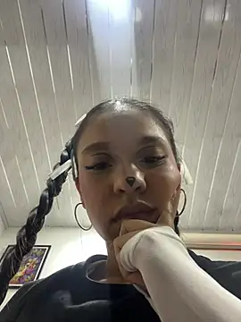 DulceRouss  online show from March 18, 2026, 12:41 pm