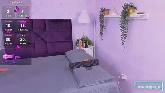 Yasminbrattz online show from April 2, 2026, 11:39 am