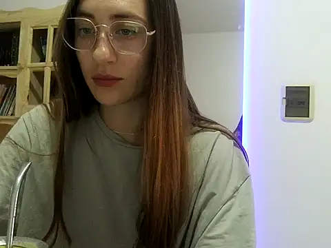 Noracherry online show from February 19, 2026, 10:29 pm