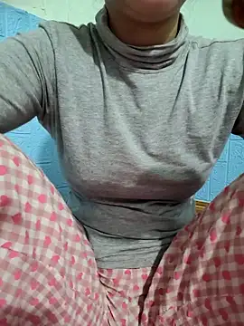 Snapshot of -LunaLust chatting on January 15, 2026, 2:15 am -LunaLust online show from January 15, 2026, 2:15 am